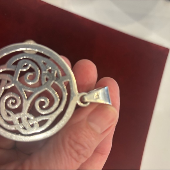 Silpada Silver Celtic Triskele Knot Pendant Necklace 24.6 g - Picture 7 of 7
